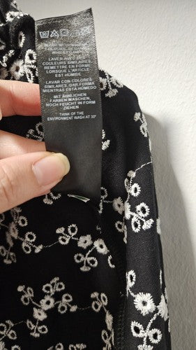 ASOS DESIGN broderie flippy short in black and white embroidery. Cute, Size US 4
