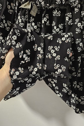 ASOS DESIGN broderie flippy short in black and white embroidery. Cute, Size US 4