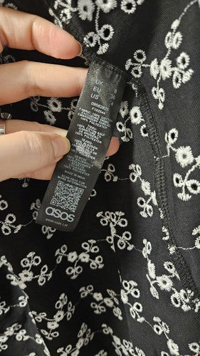 ASOS DESIGN broderie flippy short in black and white embroidery. Cute, Size US 4