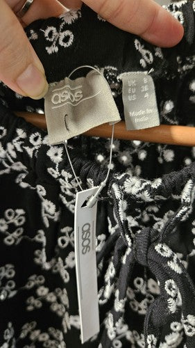ASOS DESIGN broderie flippy short in black and white embroidery. Cute, Size US 4