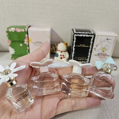 Marc Jacobs Mini Perfume Gift Set 4pc Daisy Eau So Fresh Wild Perfect Women’s Fr