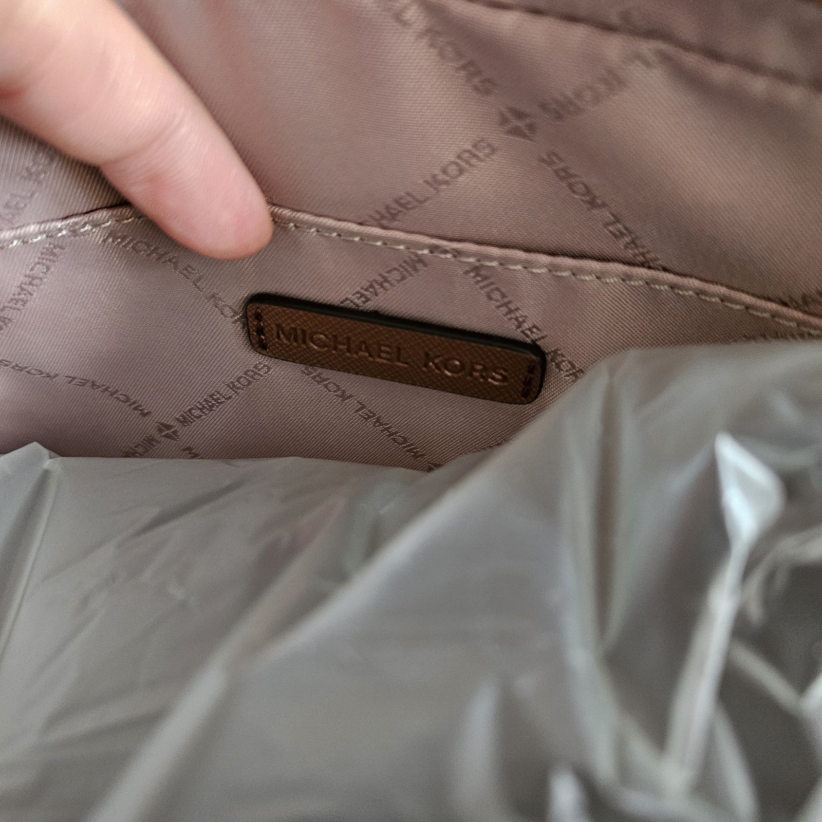 NWT! Michael Kors Jet Set Large Logo Crossbody Bag  One Size - Authentic