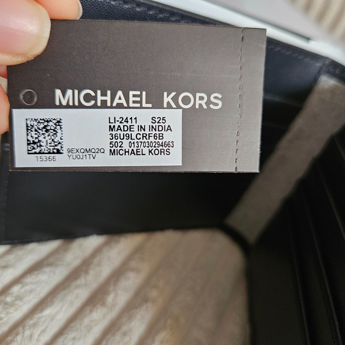 NWT! Michael Kors Men’s Signature Logo Bifold Wallet – Blue- authentic