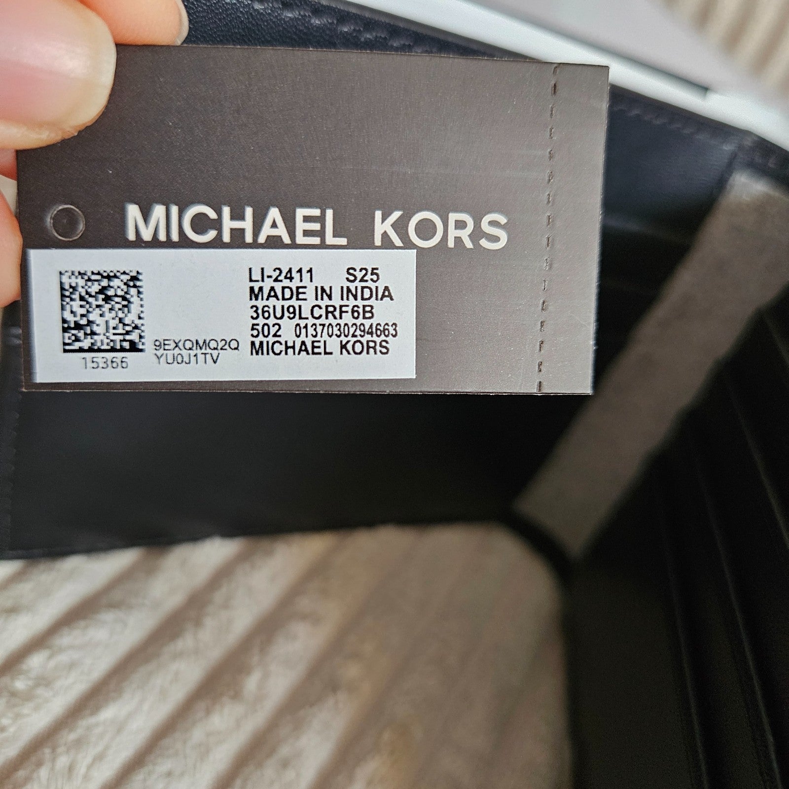 NWT! Michael Kors Men’s Signature Logo Bifold Wallet – Blue- authentic