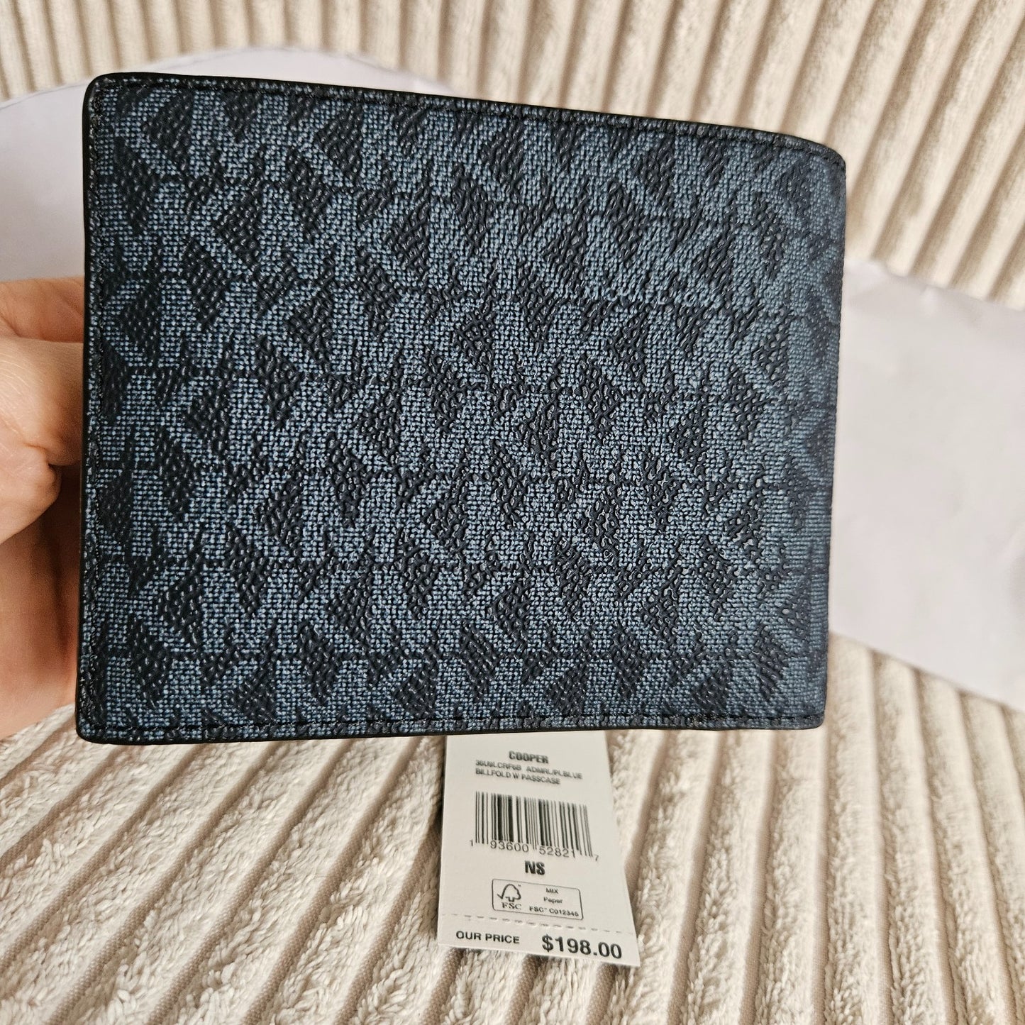 NWT! Michael Kors Men’s Signature Logo Bifold Wallet – Blue- authentic