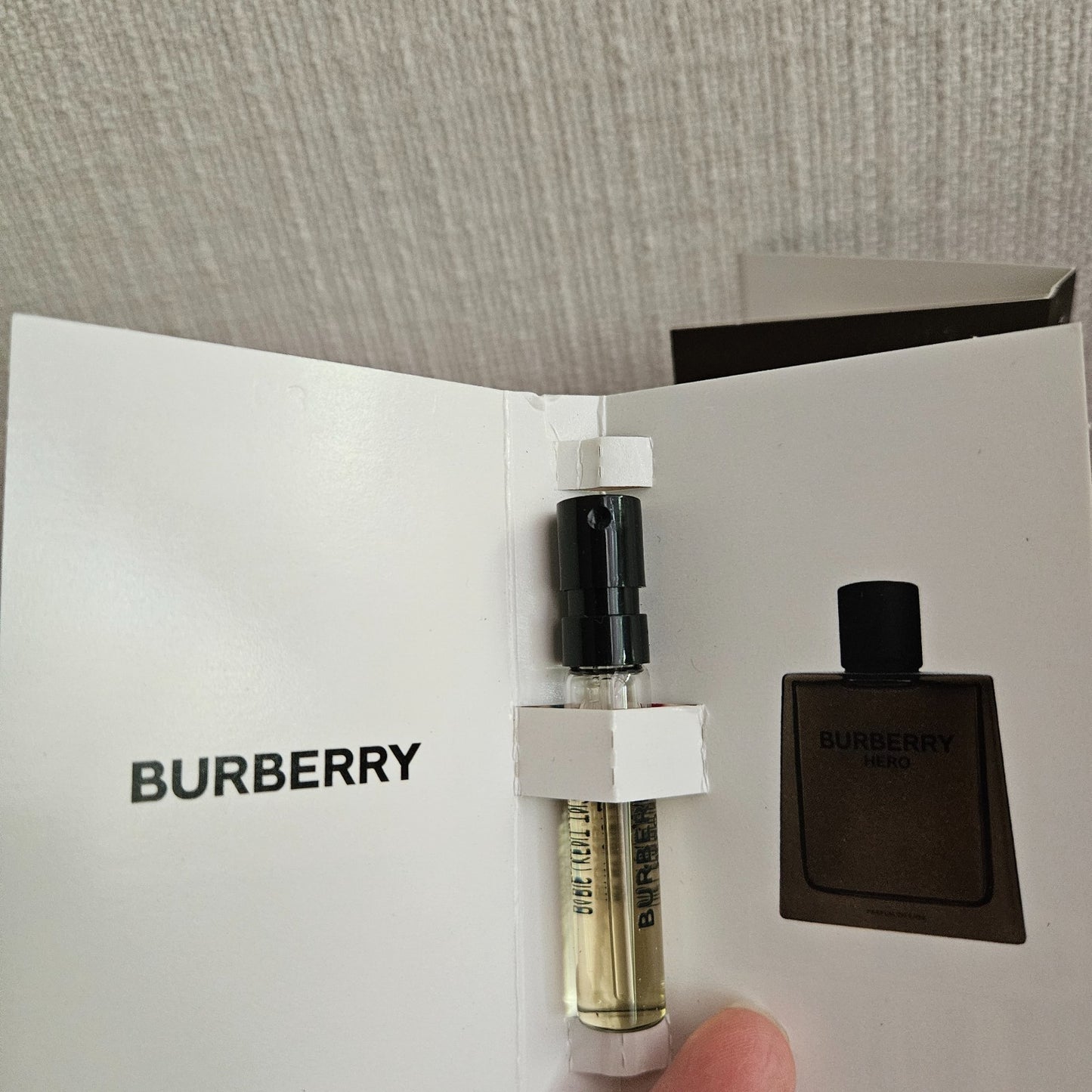 LOT OF 2 X BURBERRY HERO  PARFUM INTENSE FOR MEN SAMPLE SPRAY 1.5 ML NEW